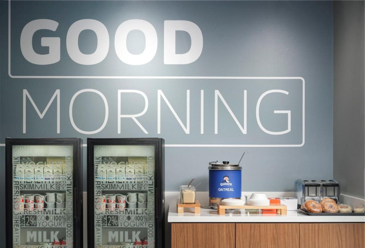 Holiday Inn Express Peru-Lasalle Area By Ihg Exterior photo