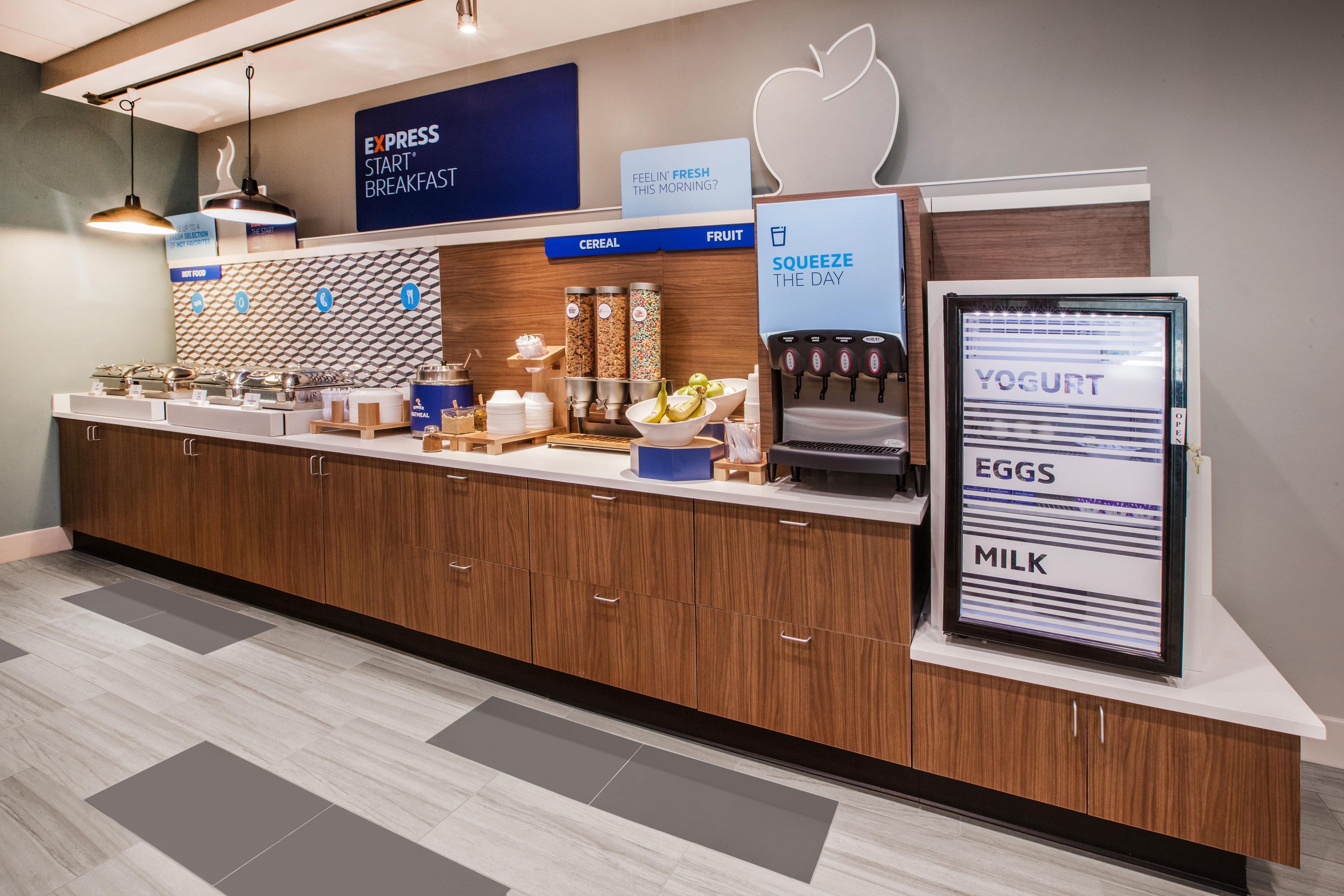 Holiday Inn Express Peru-Lasalle Area By Ihg Exterior photo
